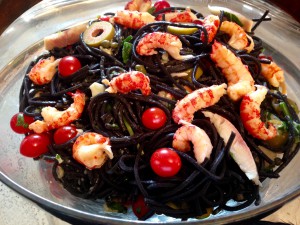 Ein tolles Bild: Spaghetti-Salat mit Flusskrebsen
