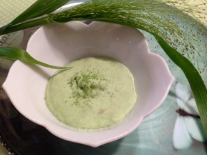 Weizengras-Bananen-Eis - ein Superfood-Dessert