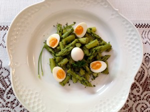 Ein tolles Frühlingsgericht: grüner Spargelsalat